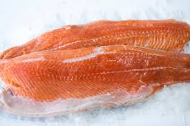 Salmón rosado marinado